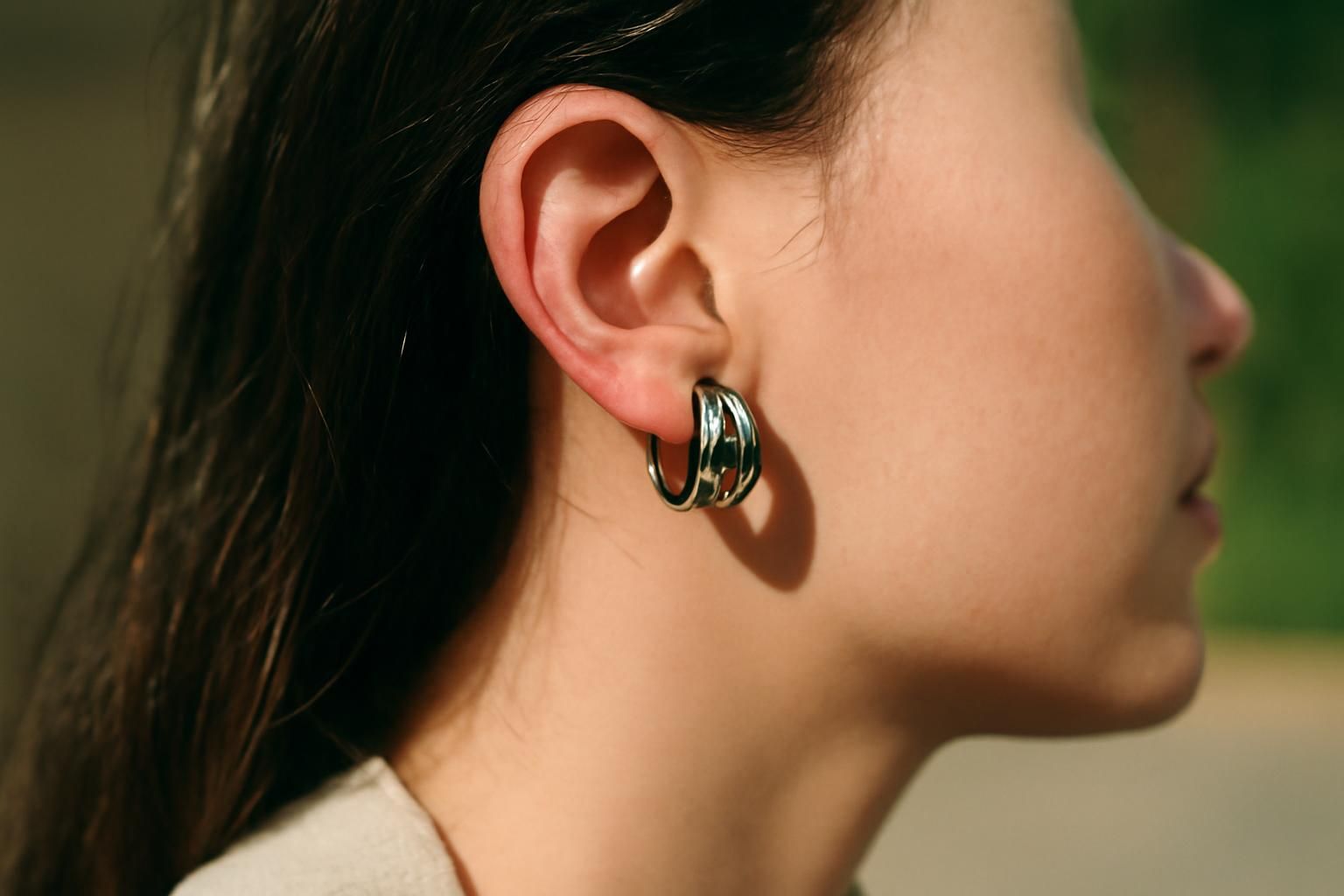 découvrez si les boucles d’oreille sans perçage tiennent vraiment et comment choisir les modèles les plus confortables et sécurisés pour un look stylé sans douleur.